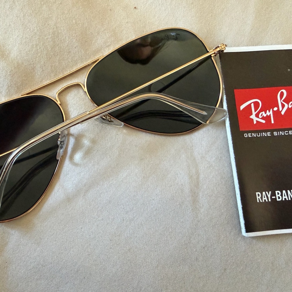 Ray-Ban Gold Frame Aviator Sunglasses 😎 - Picture 6 of 8